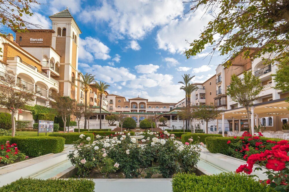 Patio del hotel en Barceló Isla Canela, Huelva