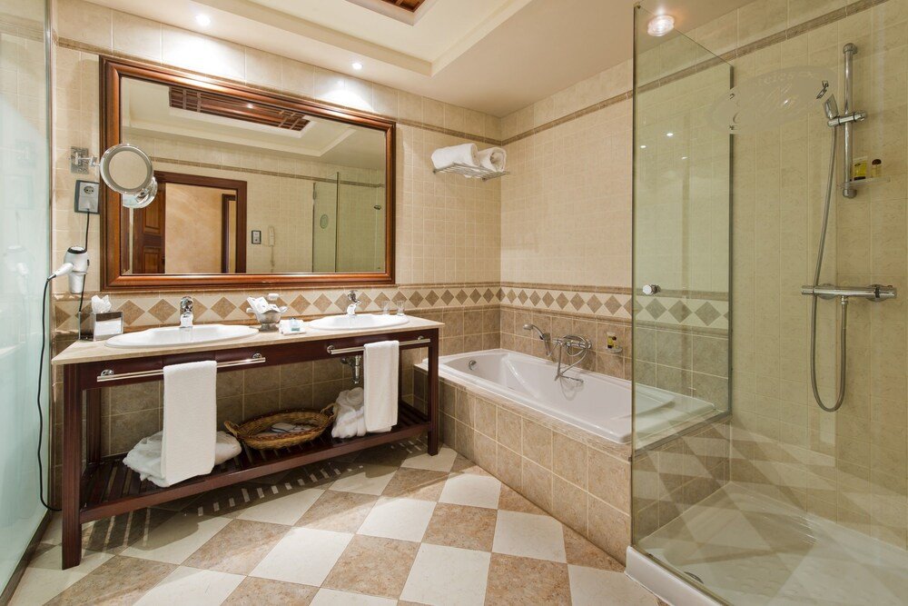 Bathroom in a guest room at Elba Palace Golf Boutique Hotel