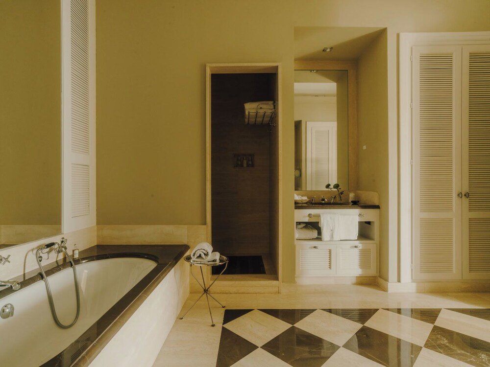 Bathroom with a bathtub