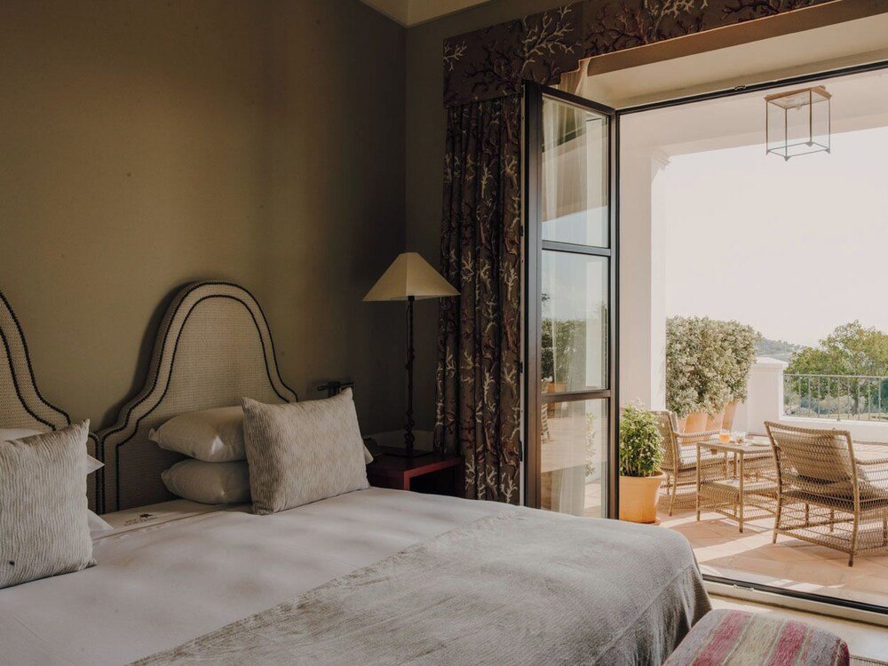 Bedroom with a large bed