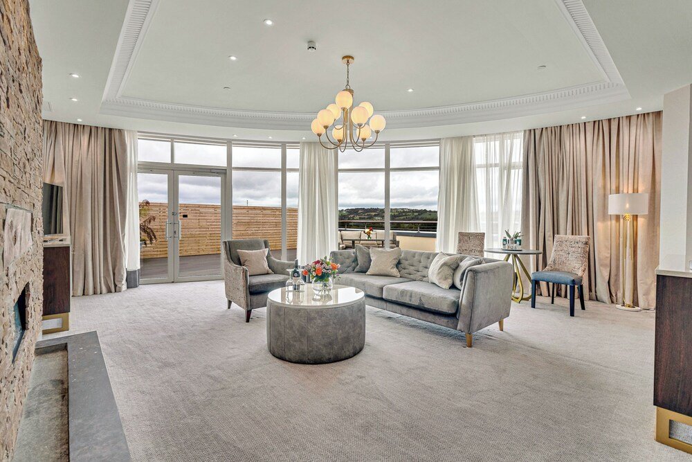 Spacious living room