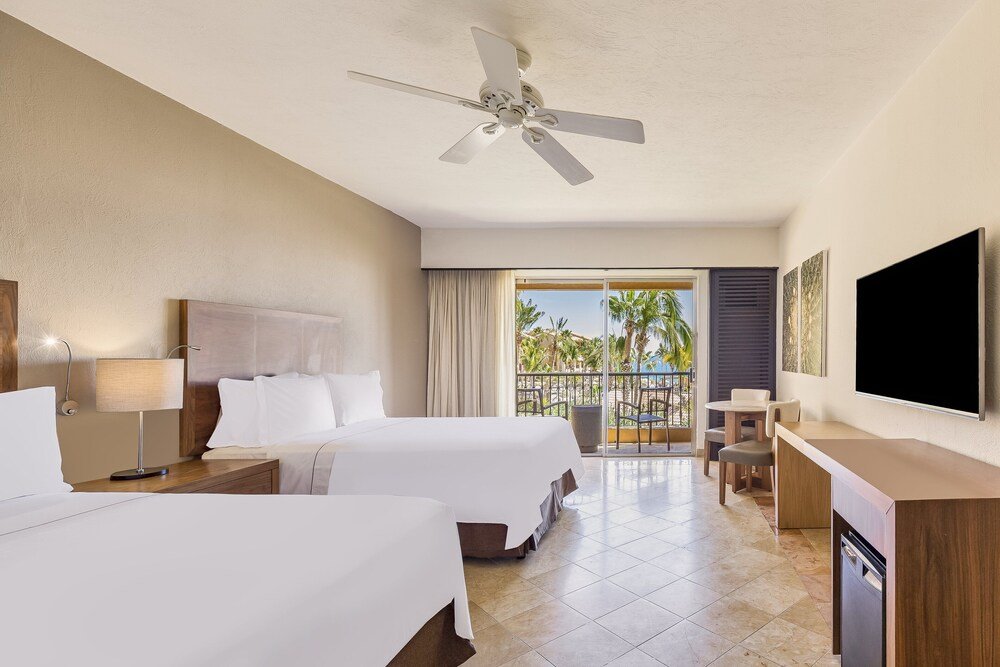 Habitación del hotel con dos camas en el resort