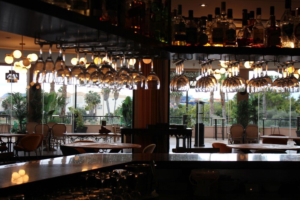 Bar area at Hotel Alicante Golf, Alicante