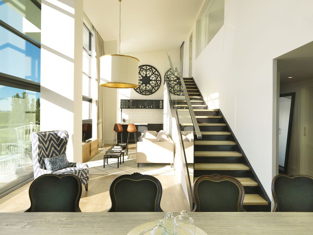 Living area of a guest room at Hotel Camiral, Costa Brava