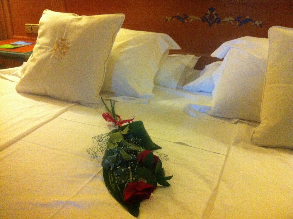 Bedroom with a double bed at Hotel Tamisa Golf