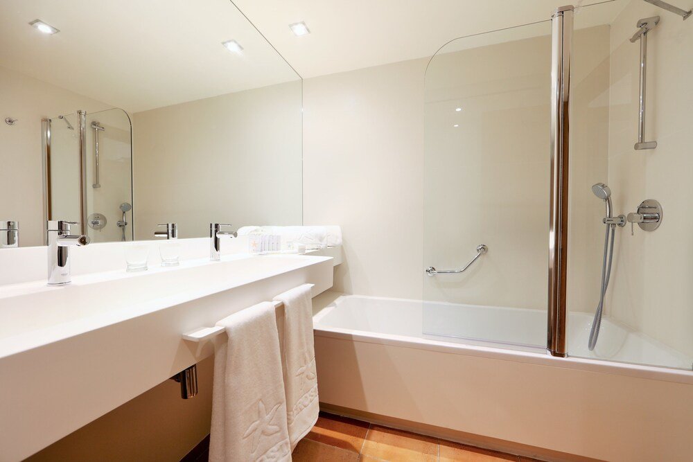Bathroom in a guest room at the resort in Chiclana