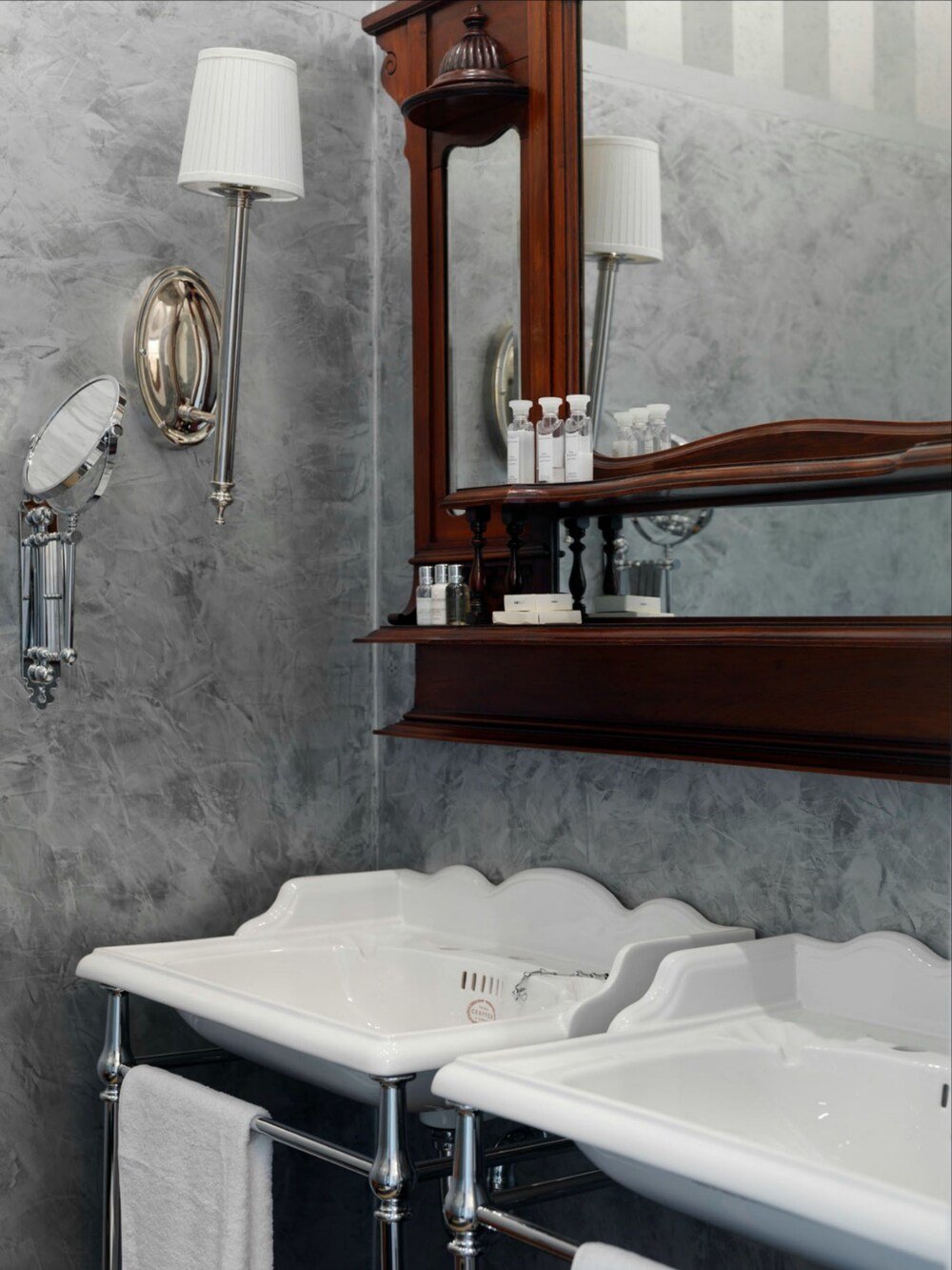 Baño de una habitación en Parknasilla Resort, en Sneem, condado de Kerry