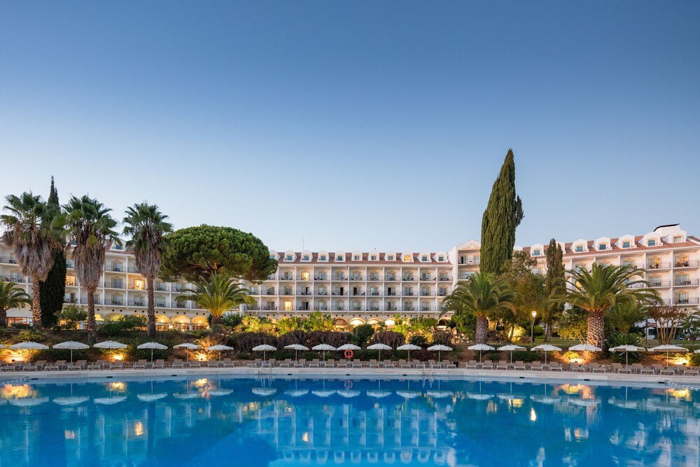 Hotel with a large pool in the foreground