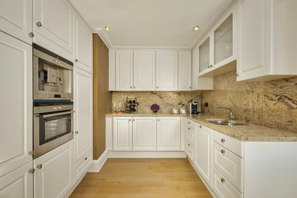 Cocina moderna en una suite en Powerscourt Hotel, en Enniskerry, Wicklow