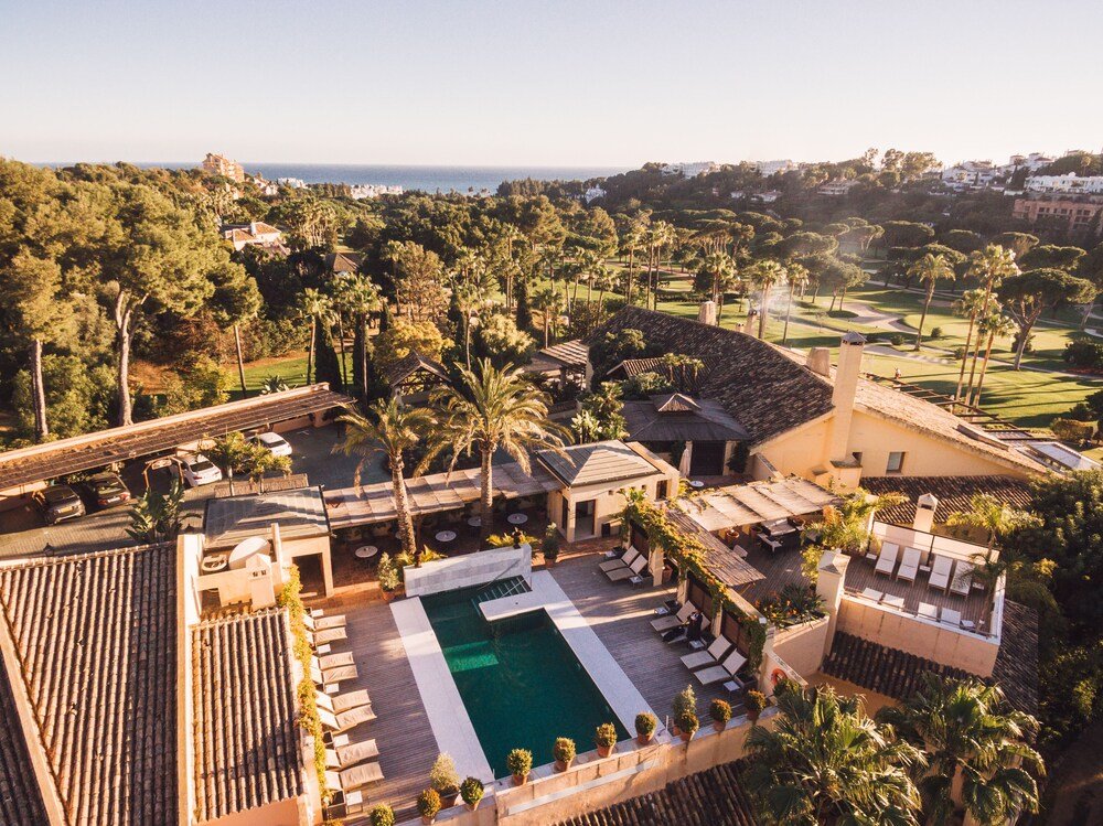 Vista aérea del resort y de la urbanización de golf que lo rodea en Marbella