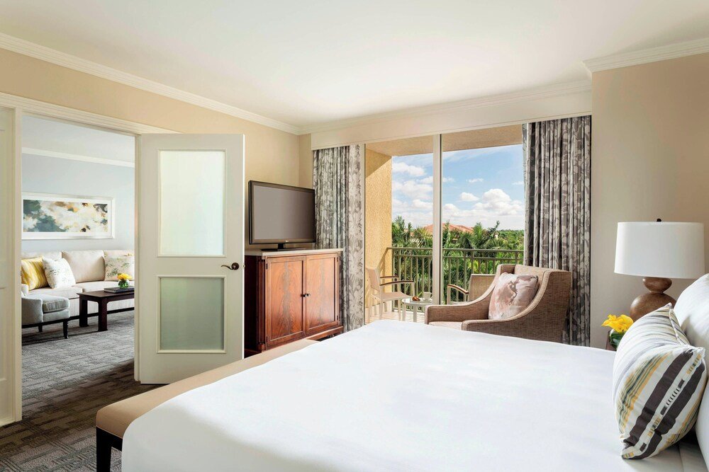 Guest room with a private balcony