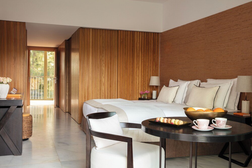 Habitación de hotel moderna en Victoria Golf Resort