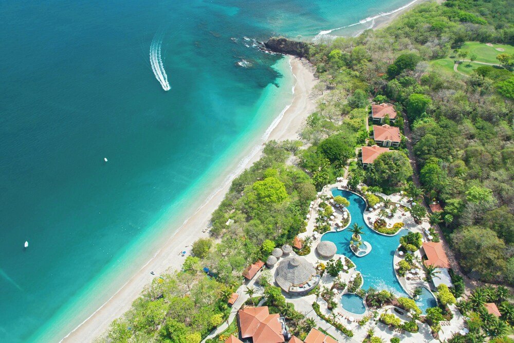 Otra vista aérea del resort en Westin Reserva Conchal